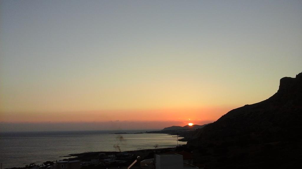 דירות פליאוחורה Petrakis Sunset מראה חיצוני תמונה